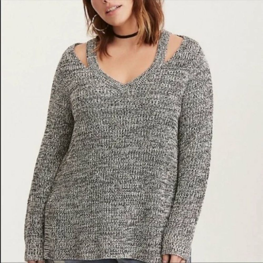 Torrid‎ - Picture 2 of 8
